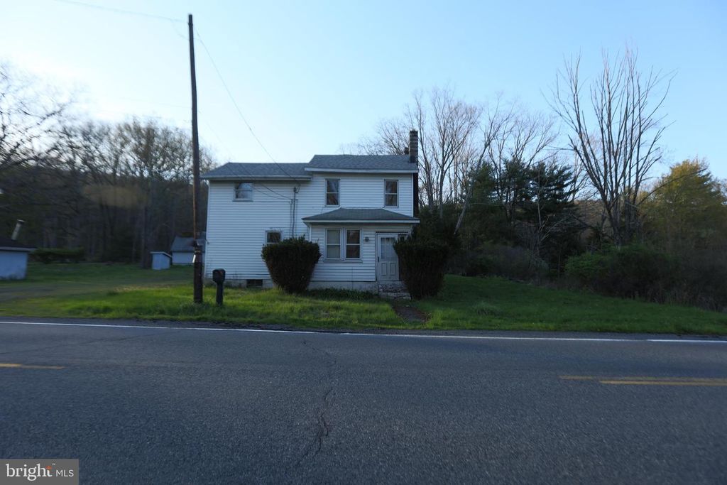 5444 QUAKAKE RD, Weatherly, PA 18255