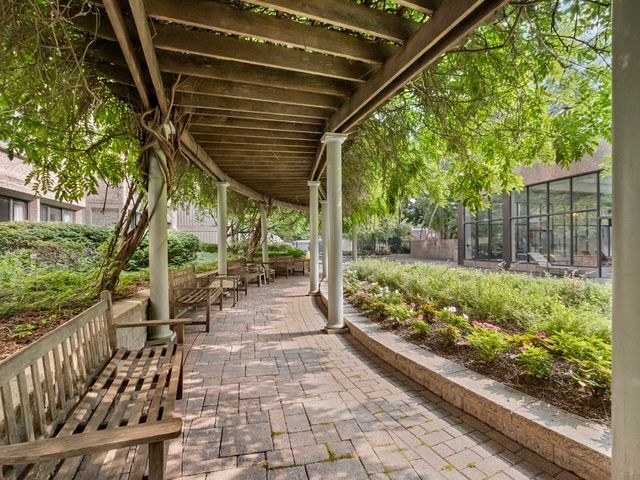 1731 Beacon 202, Brookline, MA 02445