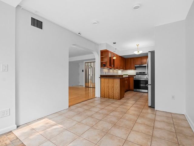 1731 Beacon 202, Brookline, MA 02445