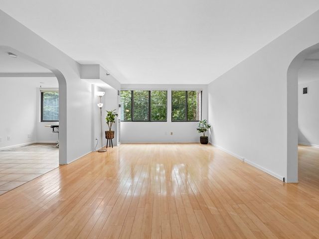 1731 Beacon 202, Brookline, MA 02445