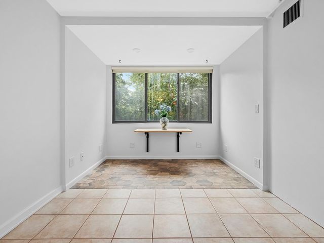 1731 Beacon 202, Brookline, MA 02445