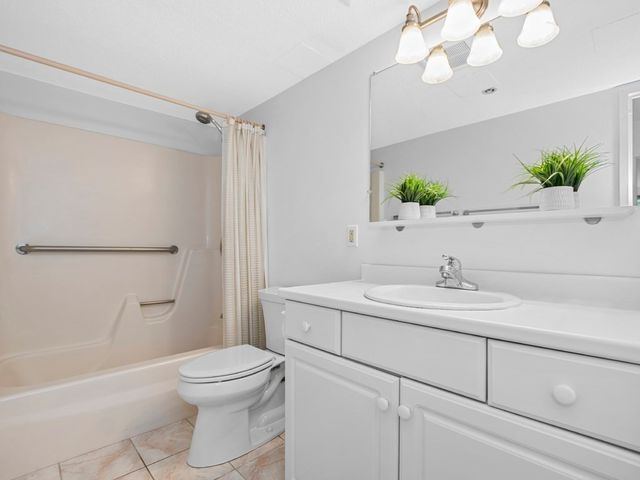 1731 Beacon 202, Brookline, MA 02445
