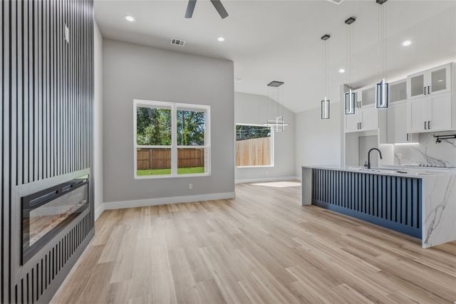 1736 Stoneman Street, Dallas, TX 75215