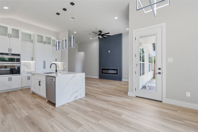 1736 Stoneman Street, Dallas, TX 75215