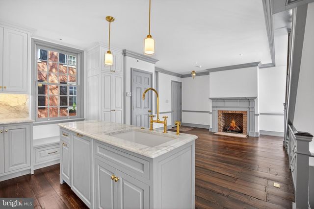 303 S AMERICAN ST, Philadelphia, PA 19106