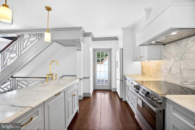 303 S AMERICAN ST, Philadelphia, PA 19106