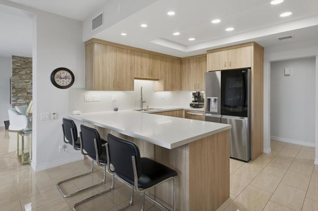 910 Island Drive 114, Rancho Mirage, CA 92270