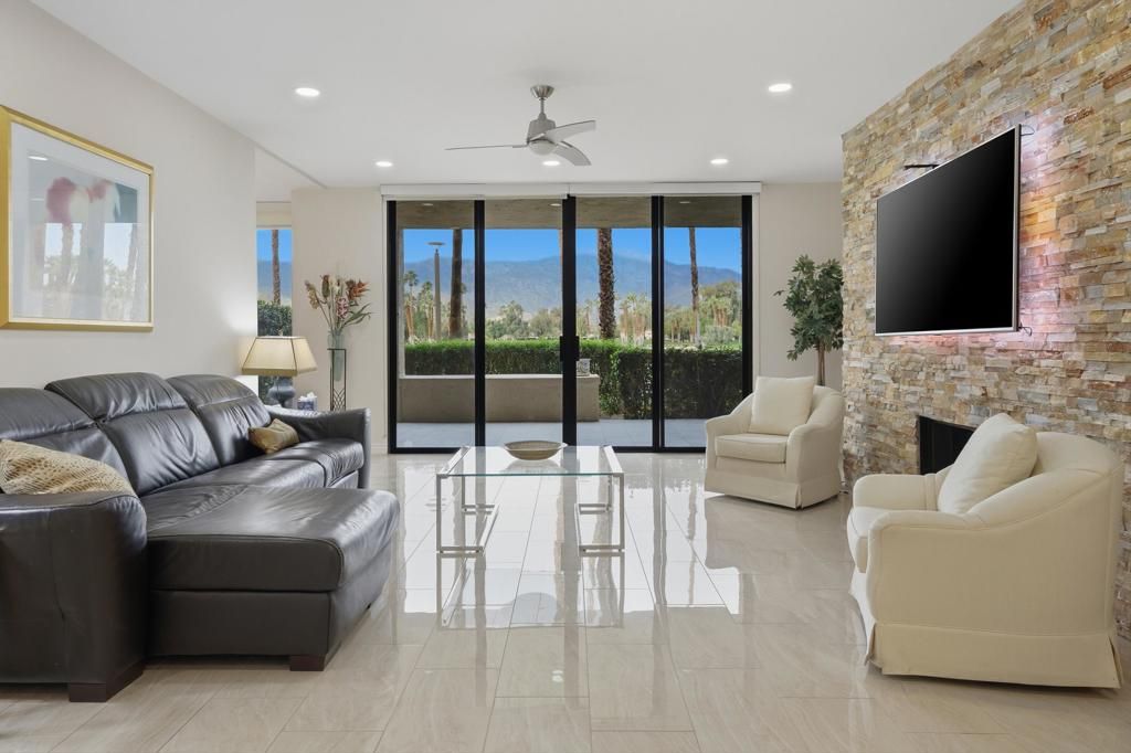 910 Island Drive 114, Rancho Mirage, CA 92270