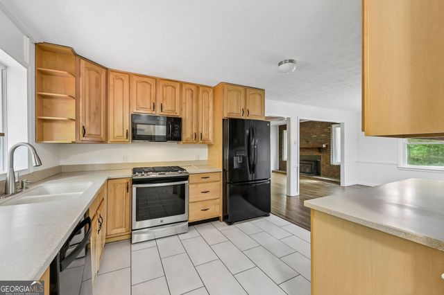 232 E Miles Road, Carrollton, GA 30116