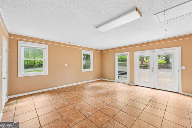 232 E Miles Road, Carrollton, GA 30116