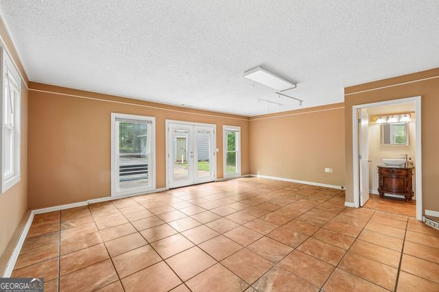 232 E Miles Road, Carrollton, GA 30116
