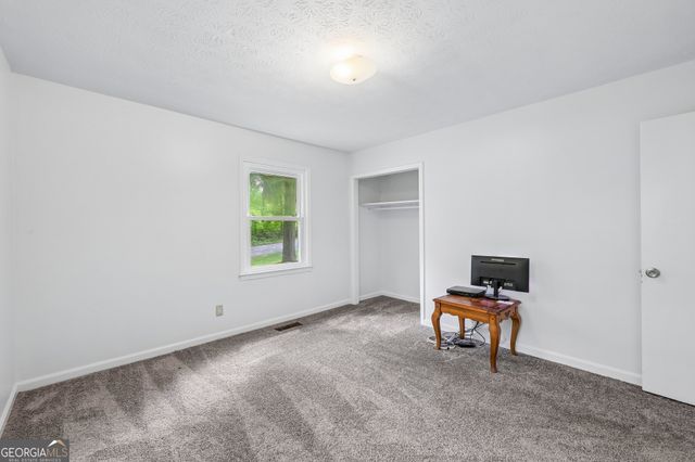 232 E Miles Road, Carrollton, GA 30116