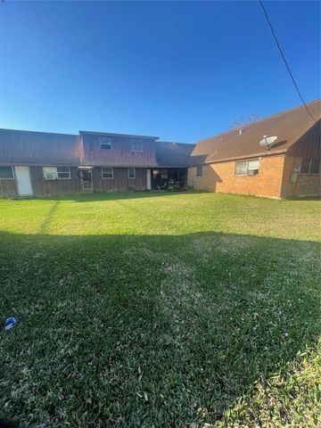 1202 Westgate Drive, Wharton, TX 77488