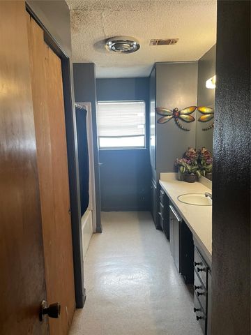 1202 Westgate Drive, Wharton, TX 77488