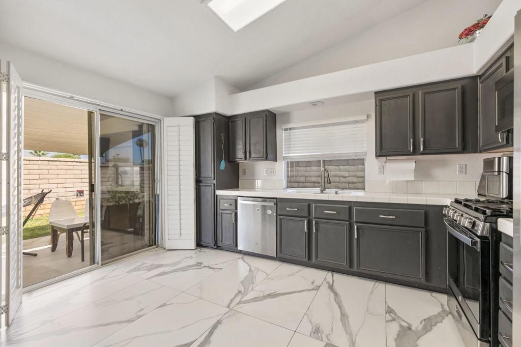 Image 10 of property listing at 37851 Hollister Drive, Palm Desert, CA 92211