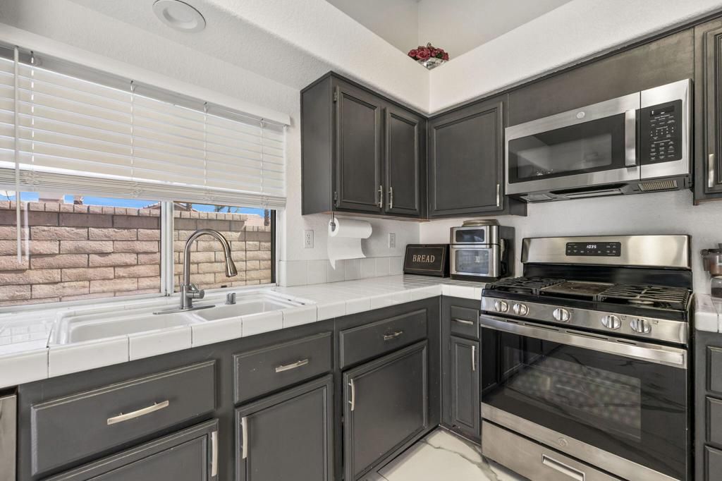 Image 11 of property listing at 37851 Hollister Drive, Palm Desert, CA 92211