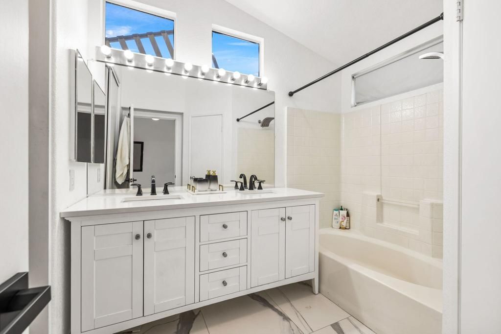 Image 16 of property listing at 37851 Hollister Drive, Palm Desert, CA 92211