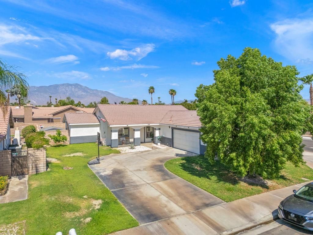 Image 2 of property listing at 37851 Hollister Drive, Palm Desert, CA 92211