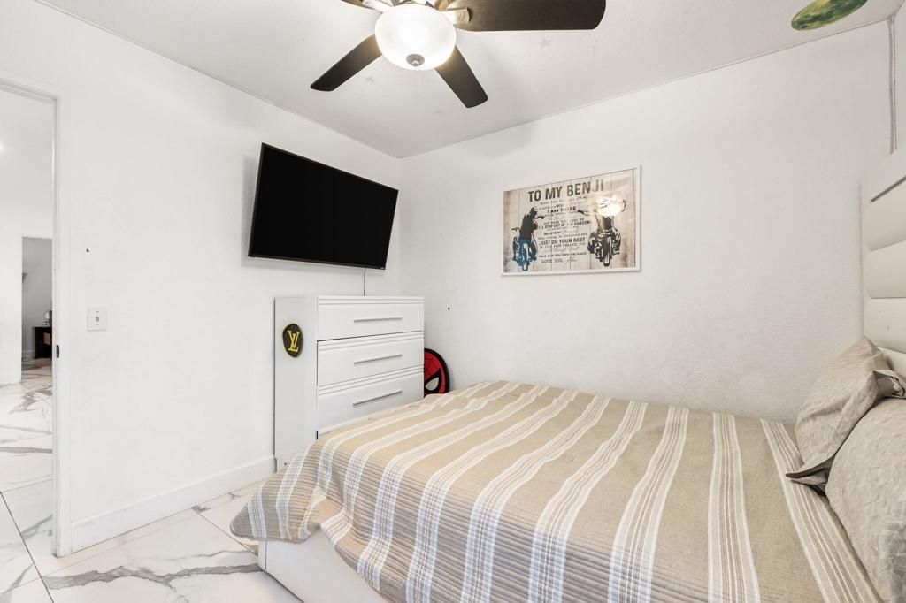 Image 21 of property listing at 37851 Hollister Drive, Palm Desert, CA 92211