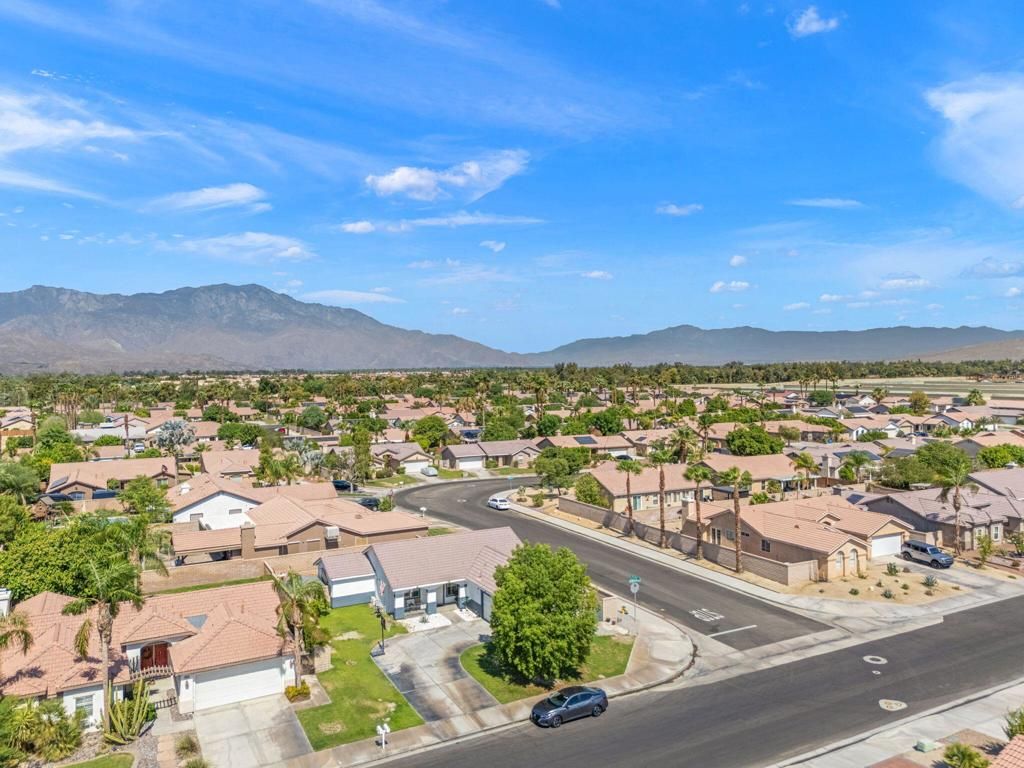Image 24 of property listing at 37851 Hollister Drive, Palm Desert, CA 92211