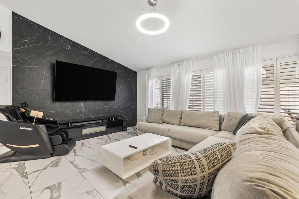 Image 27 of property listing at 37851 Hollister Drive, Palm Desert, CA 92211