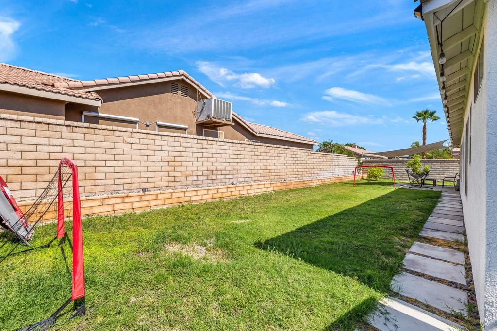 Image 30 of property listing at 37851 Hollister Drive, Palm Desert, CA 92211