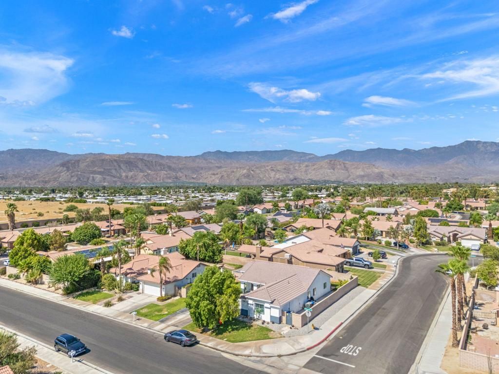 Image 34 of property listing at 37851 Hollister Drive, Palm Desert, CA 92211
