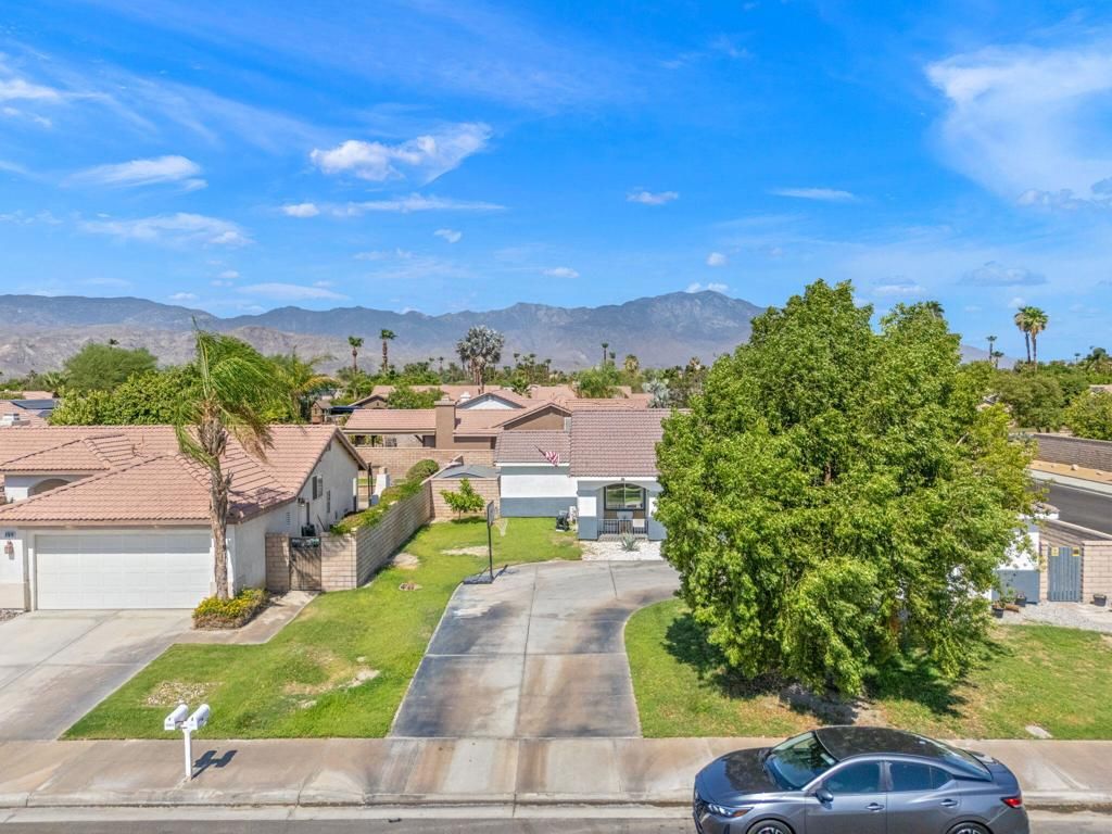 Image 35 of property listing at 37851 Hollister Drive, Palm Desert, CA 92211