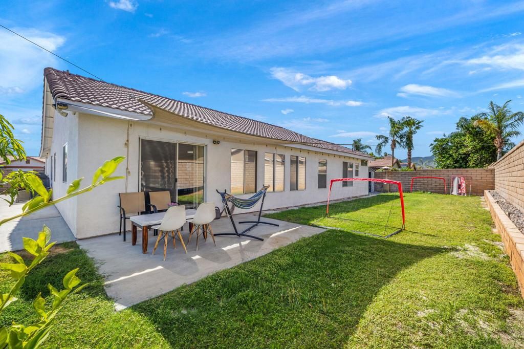 Image 4 of property listing at 37851 Hollister Drive, Palm Desert, CA 92211