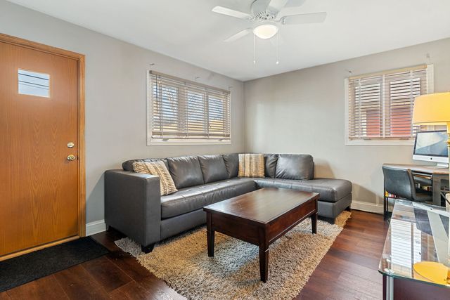 9966 S California Avenue, Evergreen Park, IL 60805