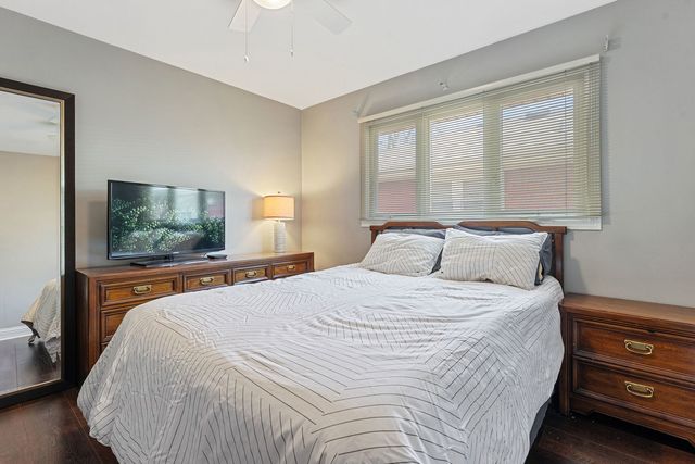 9966 S California Avenue, Evergreen Park, IL 60805