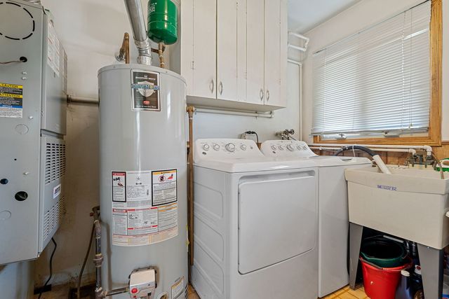 9966 S California Avenue, Evergreen Park, IL 60805