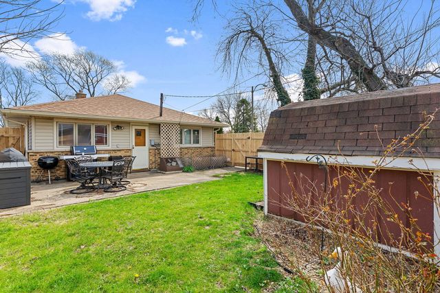 9966 S California Avenue, Evergreen Park, IL 60805