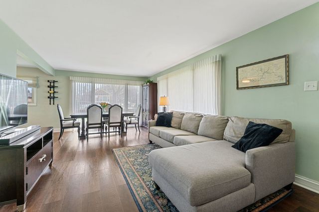 9966 S California Avenue, Evergreen Park, IL 60805