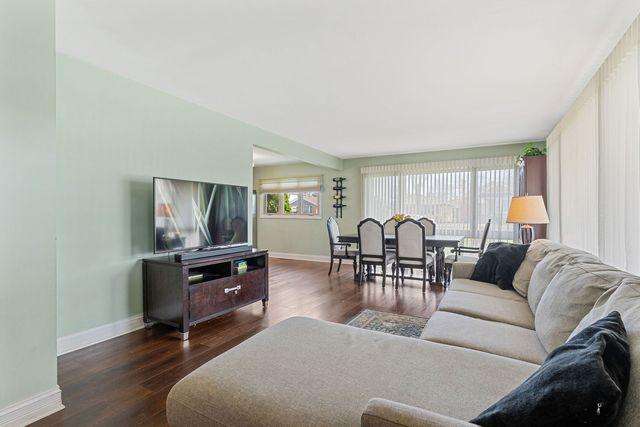 9966 S California Avenue, Evergreen Park, IL 60805