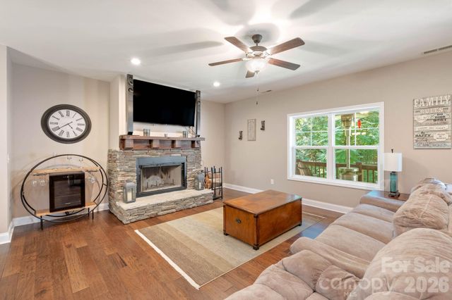 72 Summer Shade Court, Hendersonville, NC 28792