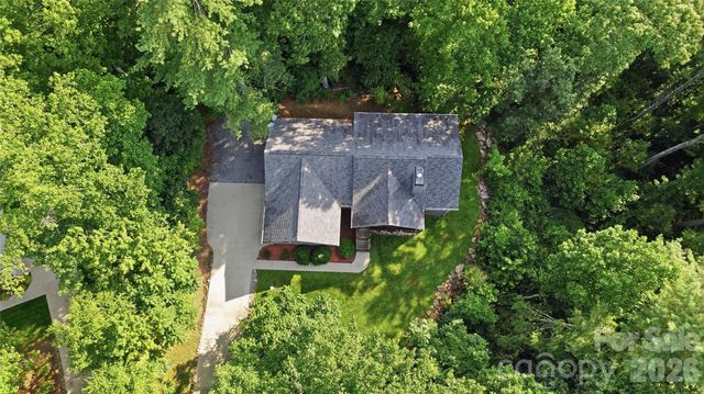 72 Summer Shade Court, Hendersonville, NC 28792