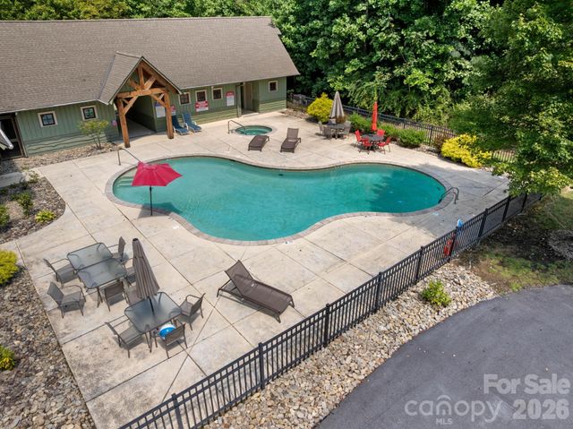 72 Summer Shade Court, Hendersonville, NC 28792