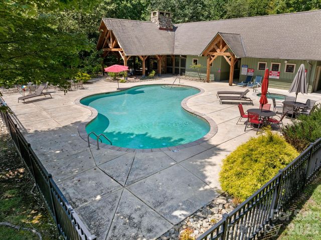 72 Summer Shade Court, Hendersonville, NC 28792