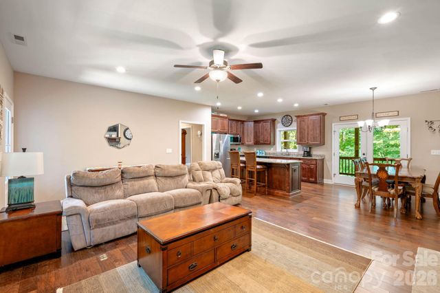 72 Summer Shade Court, Hendersonville, NC 28792