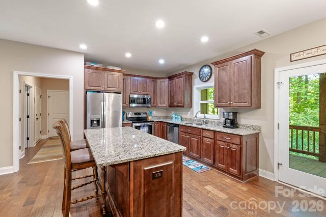 72 Summer Shade Court, Hendersonville, NC 28792