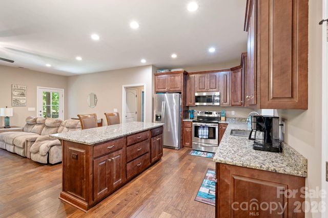 72 Summer Shade Court, Hendersonville, NC 28792