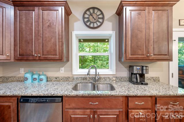 72 Summer Shade Court, Hendersonville, NC 28792