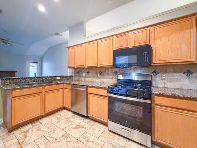 2752 Scarborough Drive, Grand Prairie, TX 75052