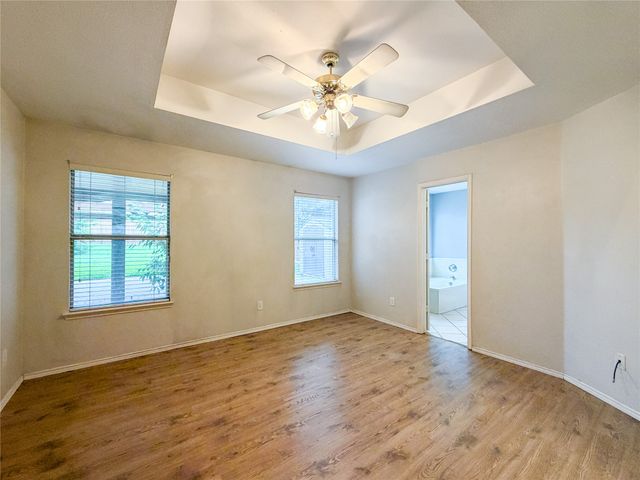 2752 Scarborough Drive, Grand Prairie, TX 75052