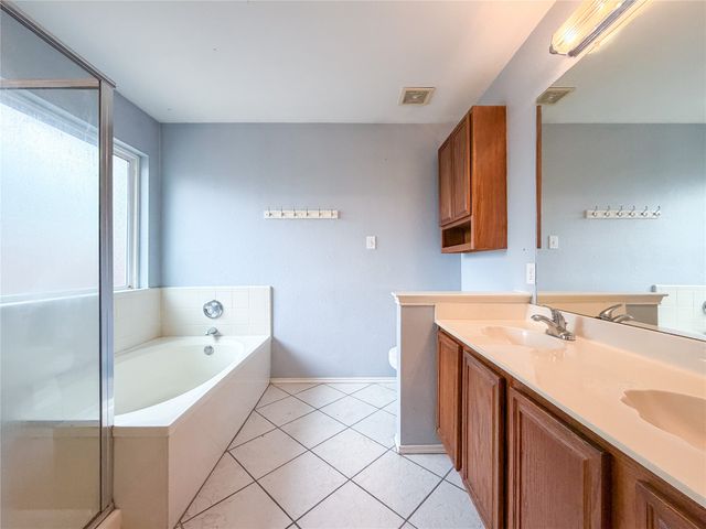 2752 Scarborough Drive, Grand Prairie, TX 75052