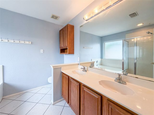 2752 Scarborough Drive, Grand Prairie, TX 75052