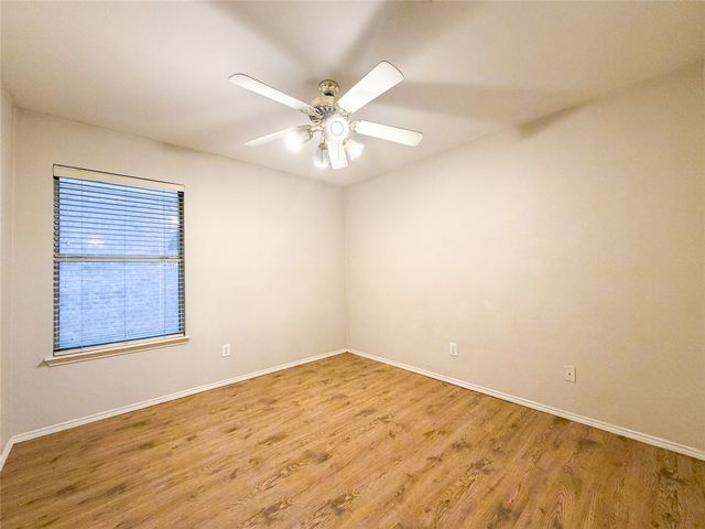 2752 Scarborough Drive, Grand Prairie, TX 75052