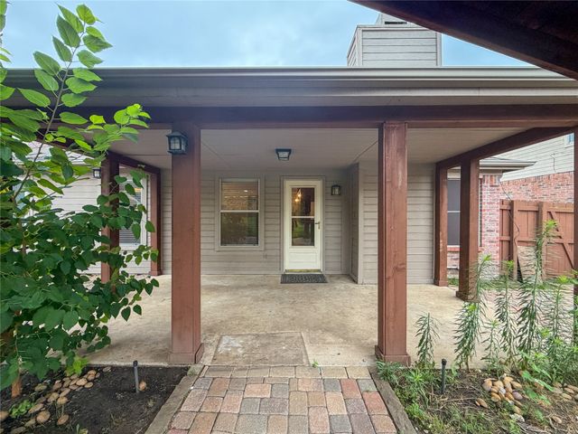 2752 Scarborough Drive, Grand Prairie, TX 75052