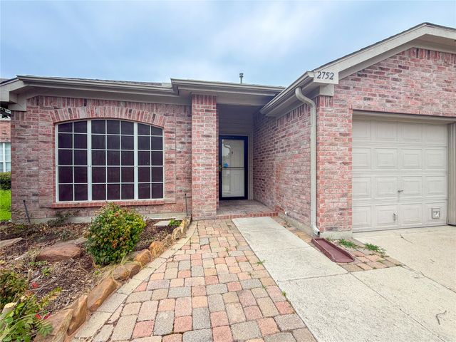 2752 Scarborough Drive, Grand Prairie, TX 75052